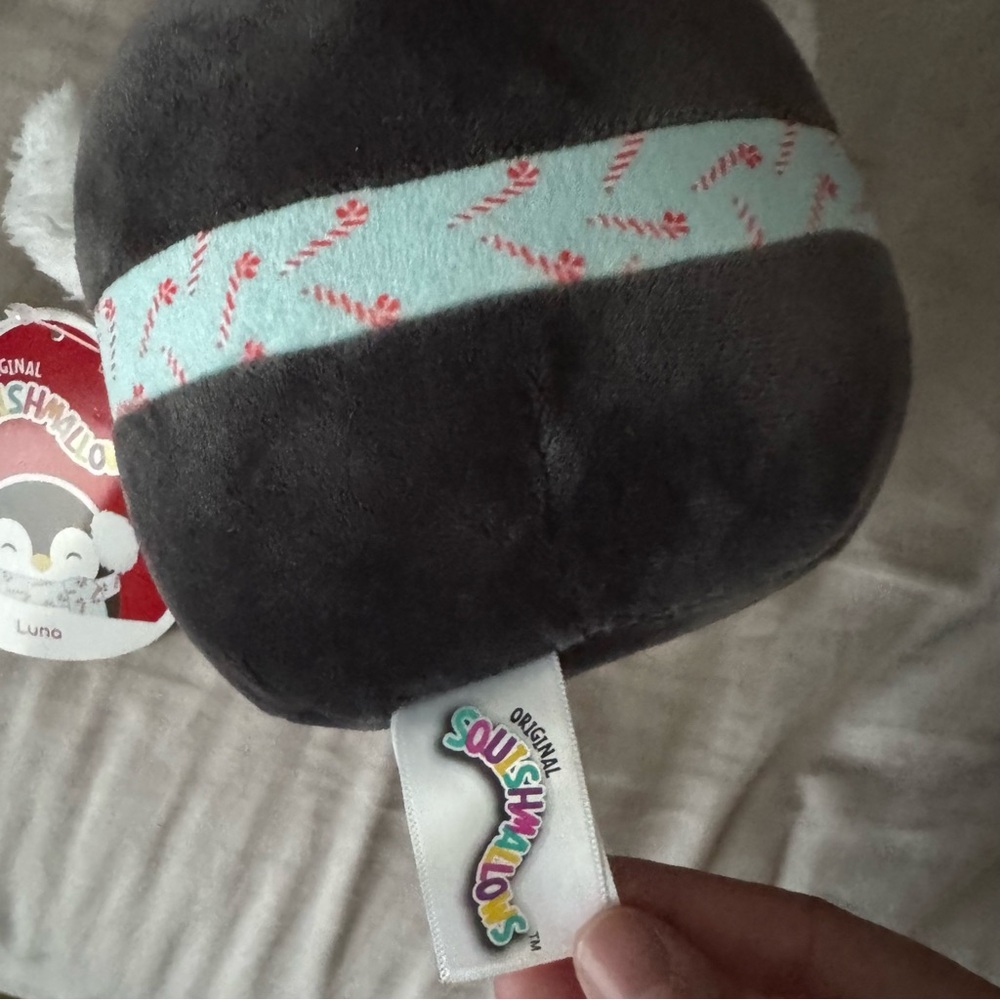 Squishmallow Luna the penguin - Picture 5 of 5